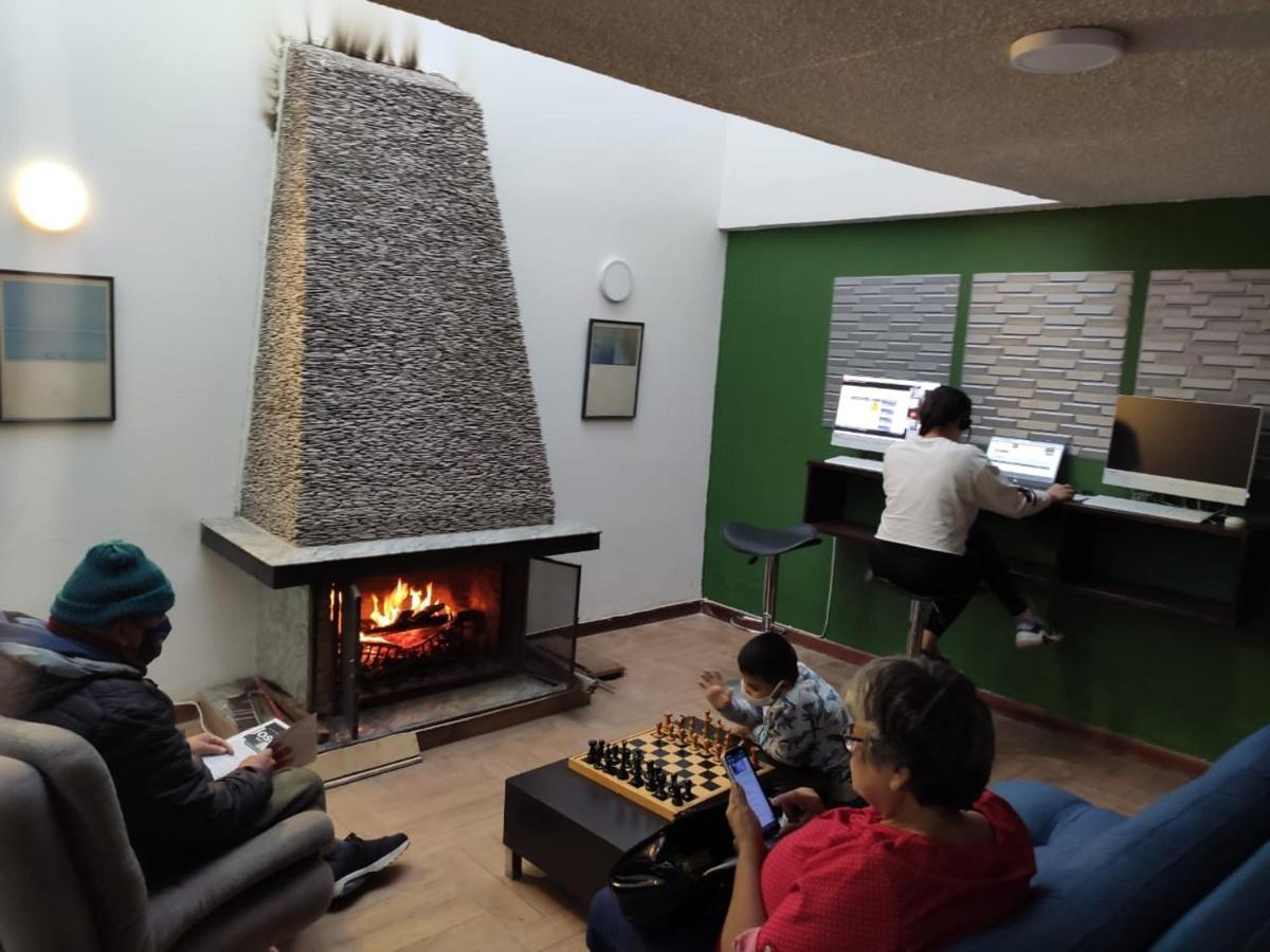 Acogedor Hostal Usaquen La Parada Del Tren Bogotá Eksteriør bilde